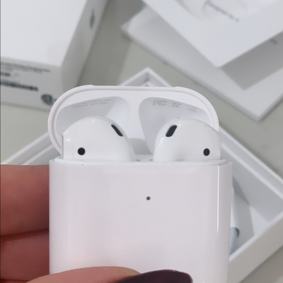 Apple AirPods - Picture 3 of 3